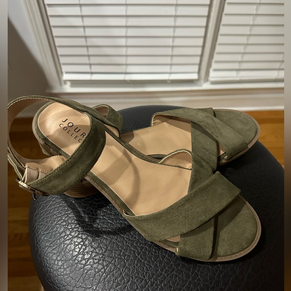 Olive Greene Journee Collectio Women's Sandals 💚! Best Offer Accepted! - Picture 8 of 8